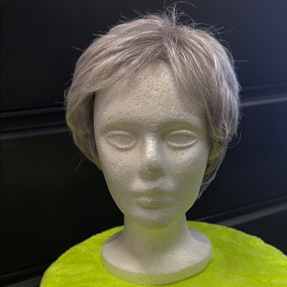 Short Gray Wig